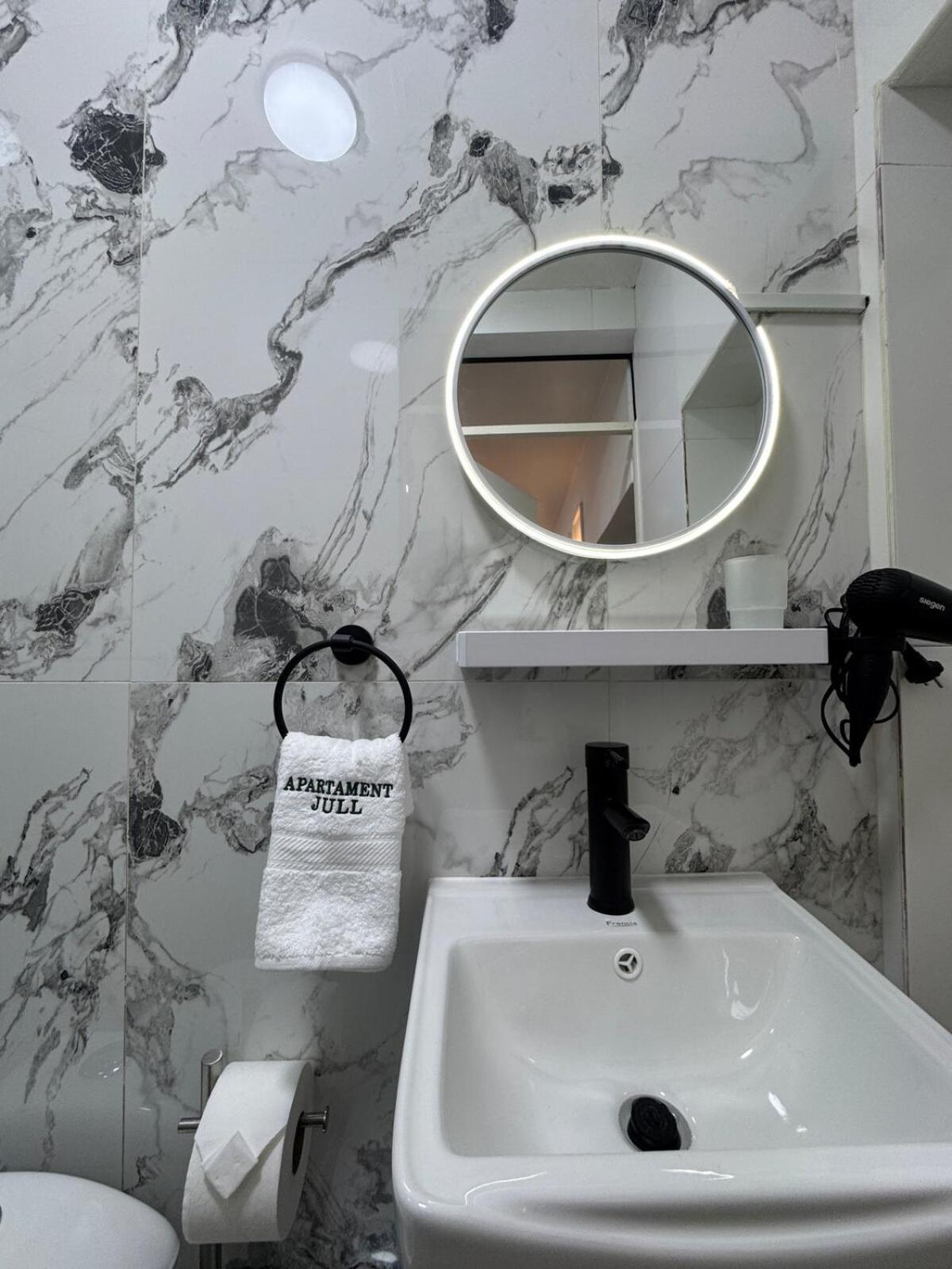 Luxuriou 2 Blocks From The Main Square 4 Bed