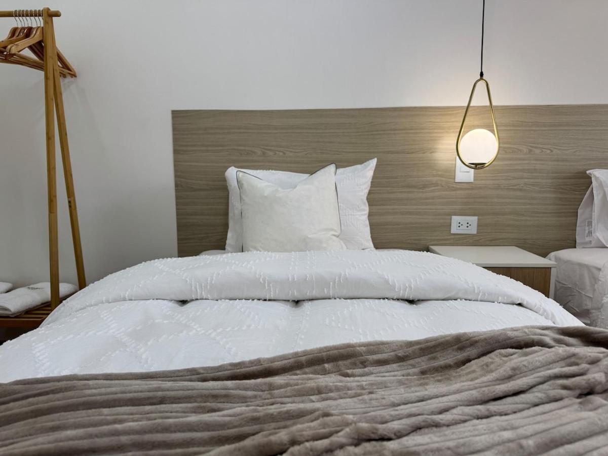 Luxuriou 2 Blocks From The Main Square 4 Bed Apartment *